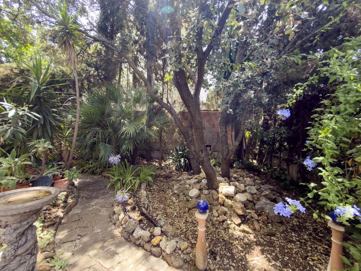 4 bedroom Villa for sale in Coin with pool garage - € 645,000 (Ref: 9968907)