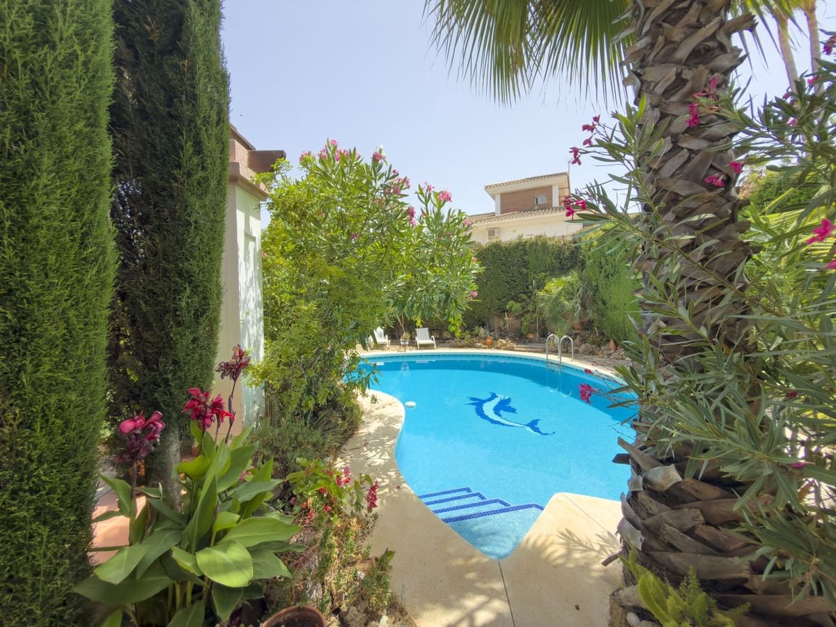 4 bedroom Villa for sale in Coin with pool garage - € 645,000 (Ref: 9968907)