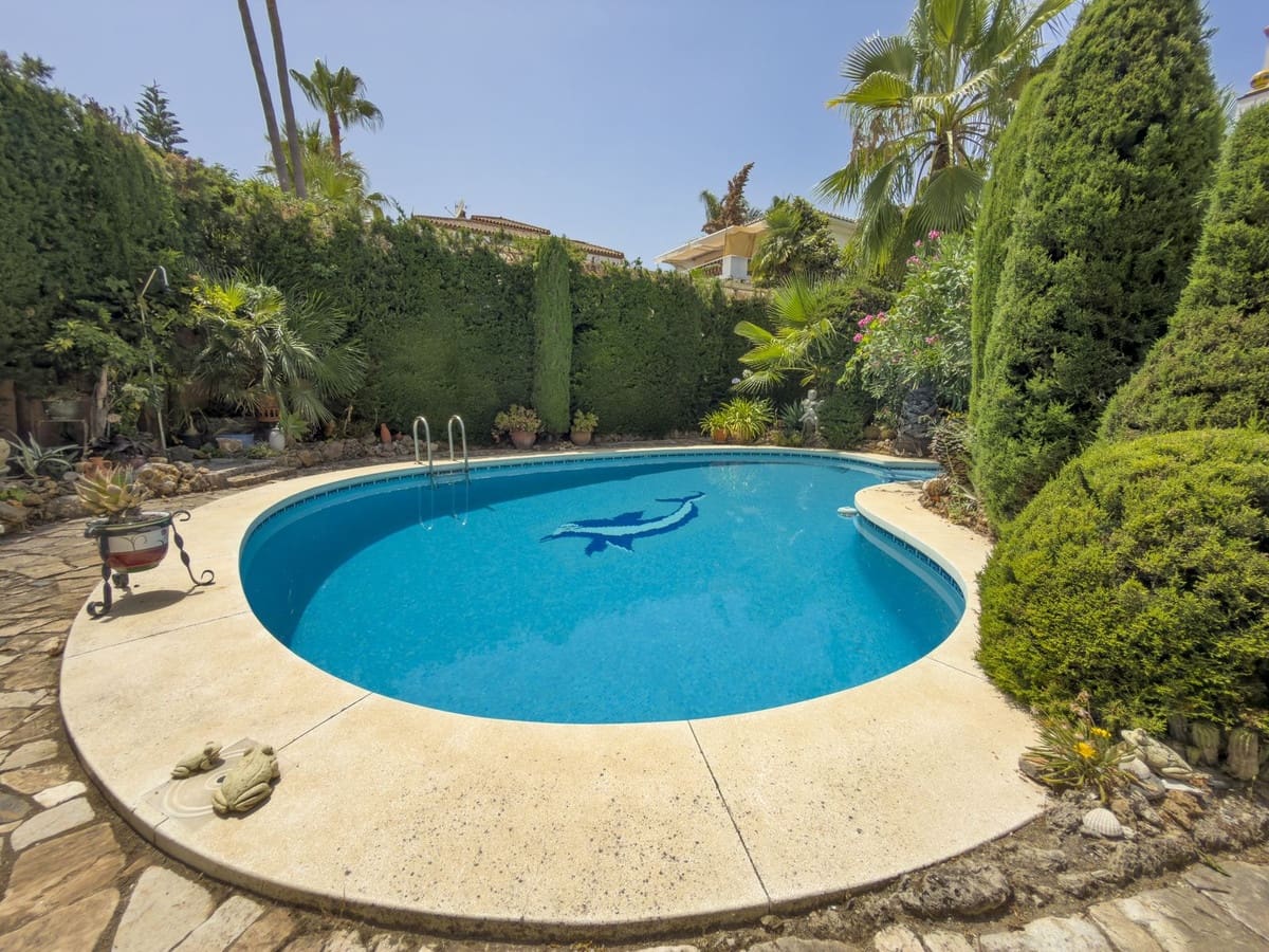 4 bedroom Villa for sale in Coin with pool garage - € 645,000 (Ref: 9968907)