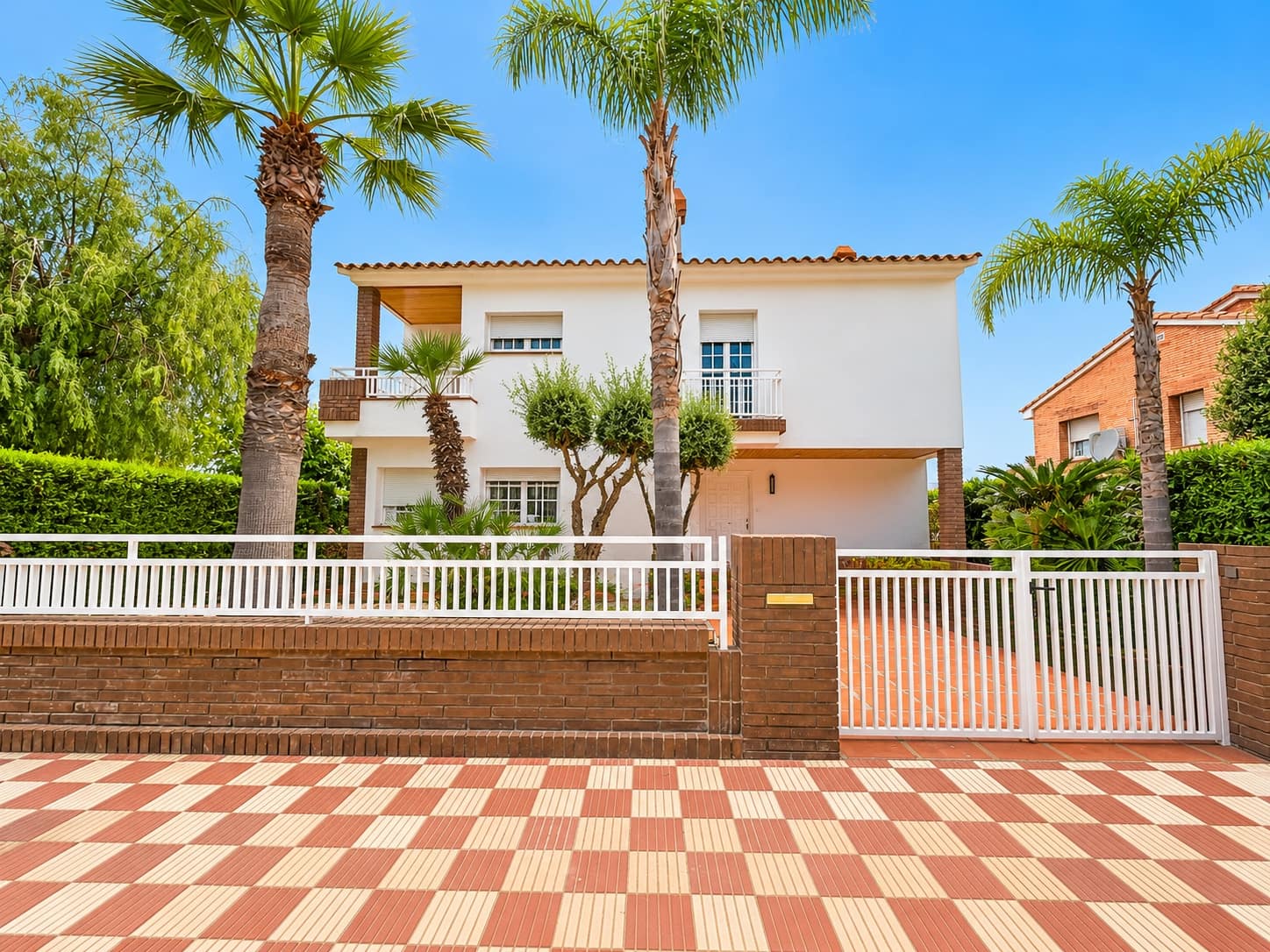 Casa de 4 habitaciones en Canet de Mar en venta con piscina garaje - 800.000 € (Ref: 10110427)
