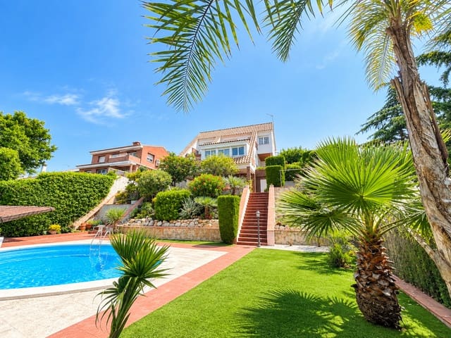 Casa de 4 habitaciones en Canet de Mar en venta con piscina garaje - 800.000 € (Ref: 10110427)