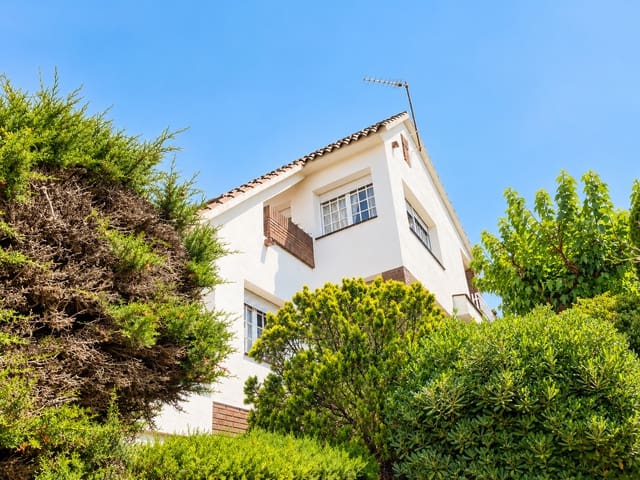 Casa de 4 habitaciones en Canet de Mar en venta con piscina garaje - 800.000 € (Ref: 10110427)