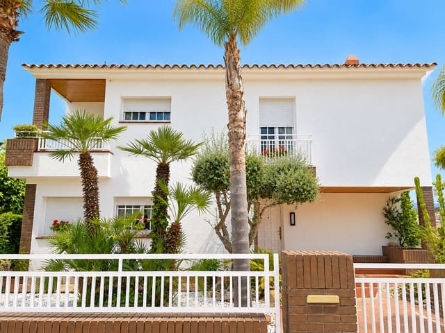 4 chambre Maison de Ville à vendre à Canet de Mar avec piscine garage - 800 000 € (Ref: 10110427)