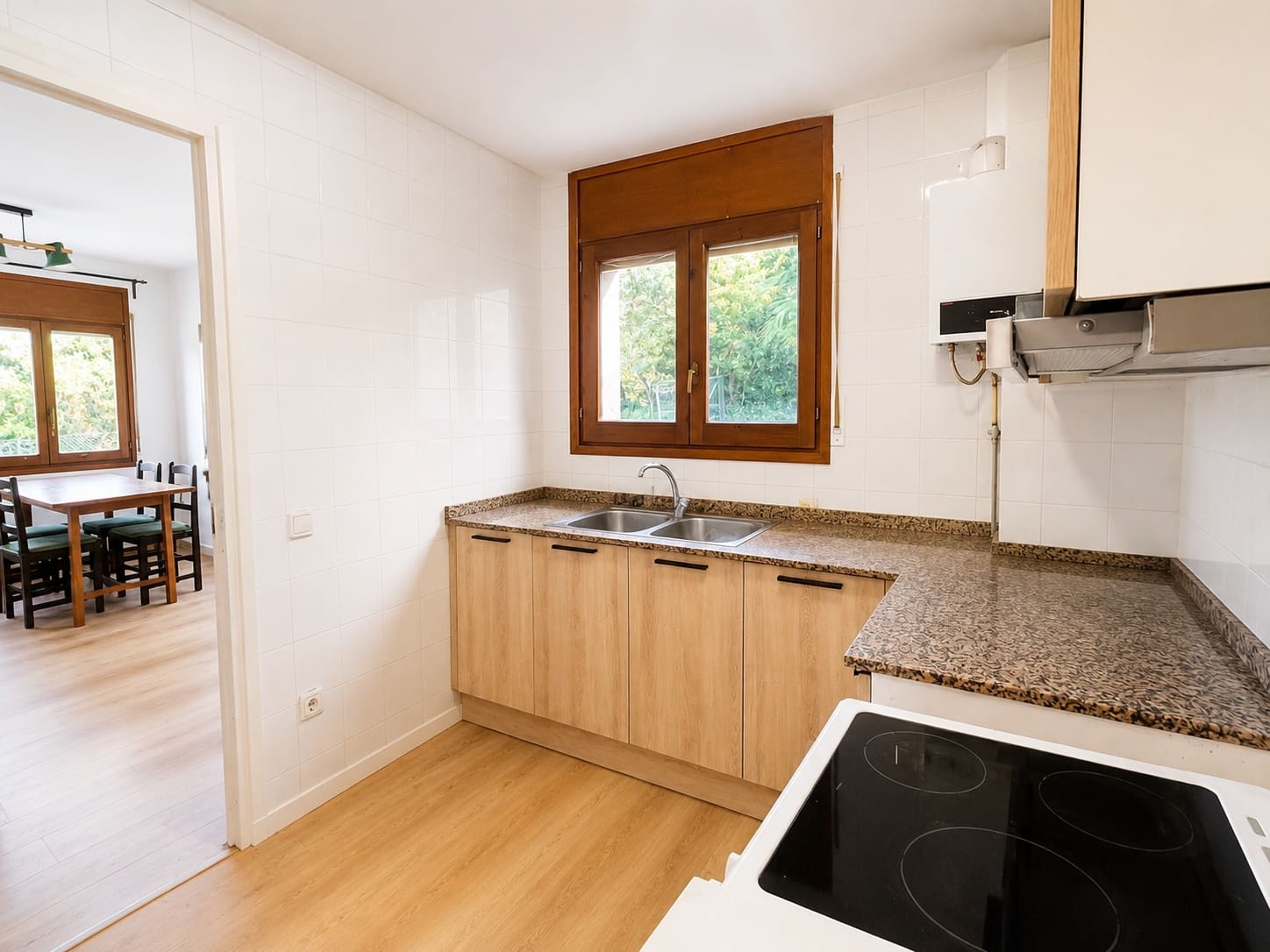 12 bedroom Townhouse for holiday rental in Sant Iscle de Vallalta with pool garage - € 1,600 (Ref: 10111243)