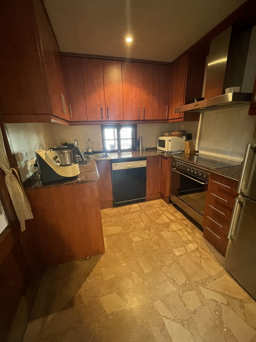 12 bedroom Townhouse for holiday rental in Sant Iscle de Vallalta with pool garage - € 1,600 (Ref: 10111243)