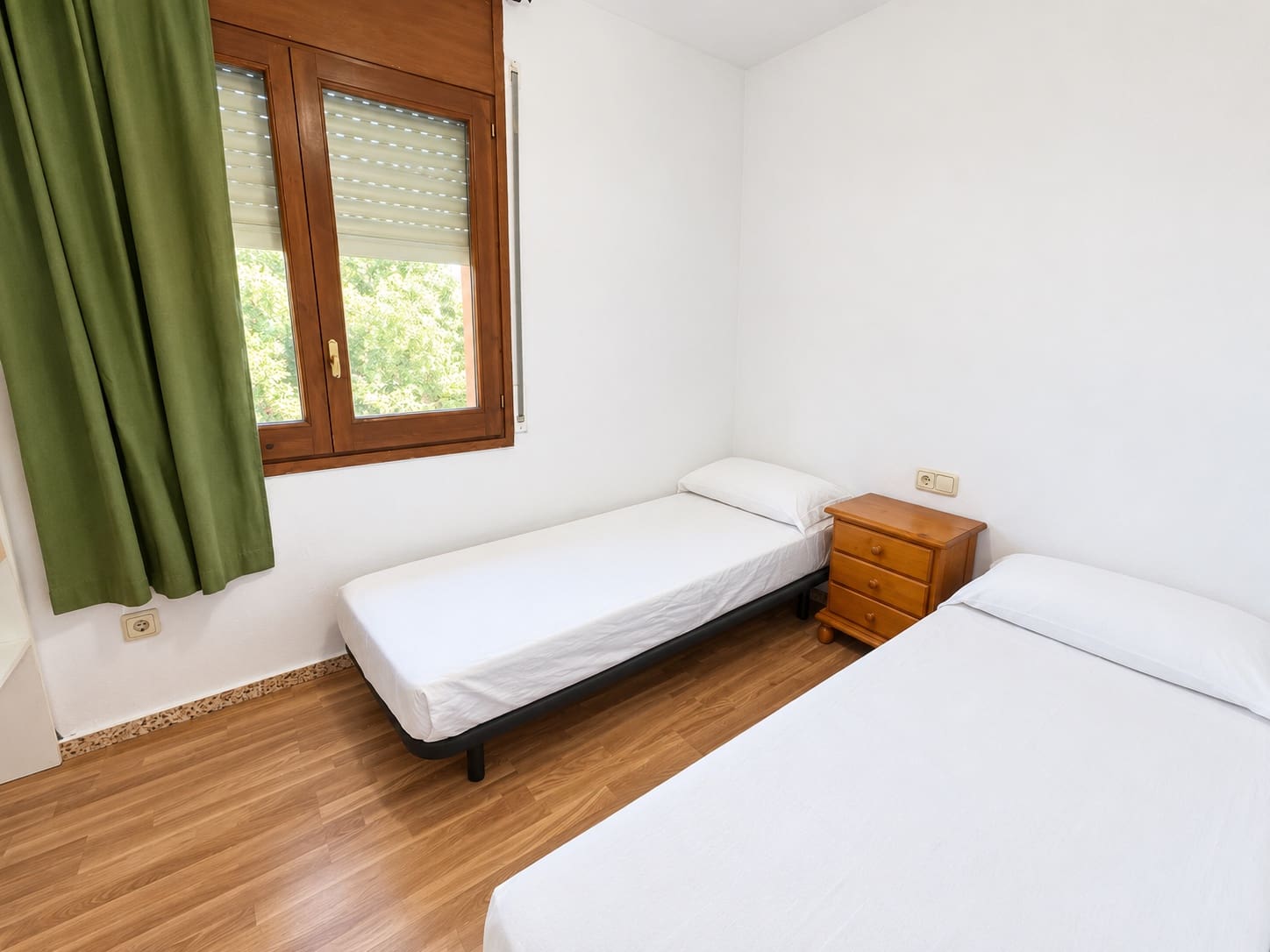 12 bedroom Townhouse for holiday rental in Sant Iscle de Vallalta with pool garage - € 1,600 (Ref: 10111243)