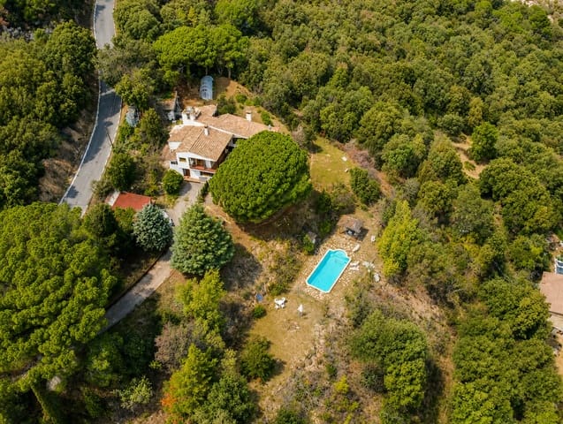 12 bedroom Townhouse for holiday rental in Sant Iscle de Vallalta with pool garage - € 1,600 (Ref: 10111243)