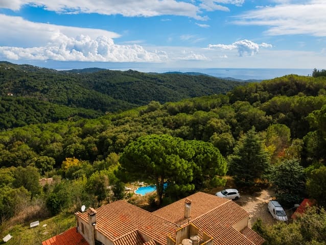 12 bedroom Townhouse for holiday rental in Sant Iscle de Vallalta with pool garage - € 1,600 (Ref: 10111243)