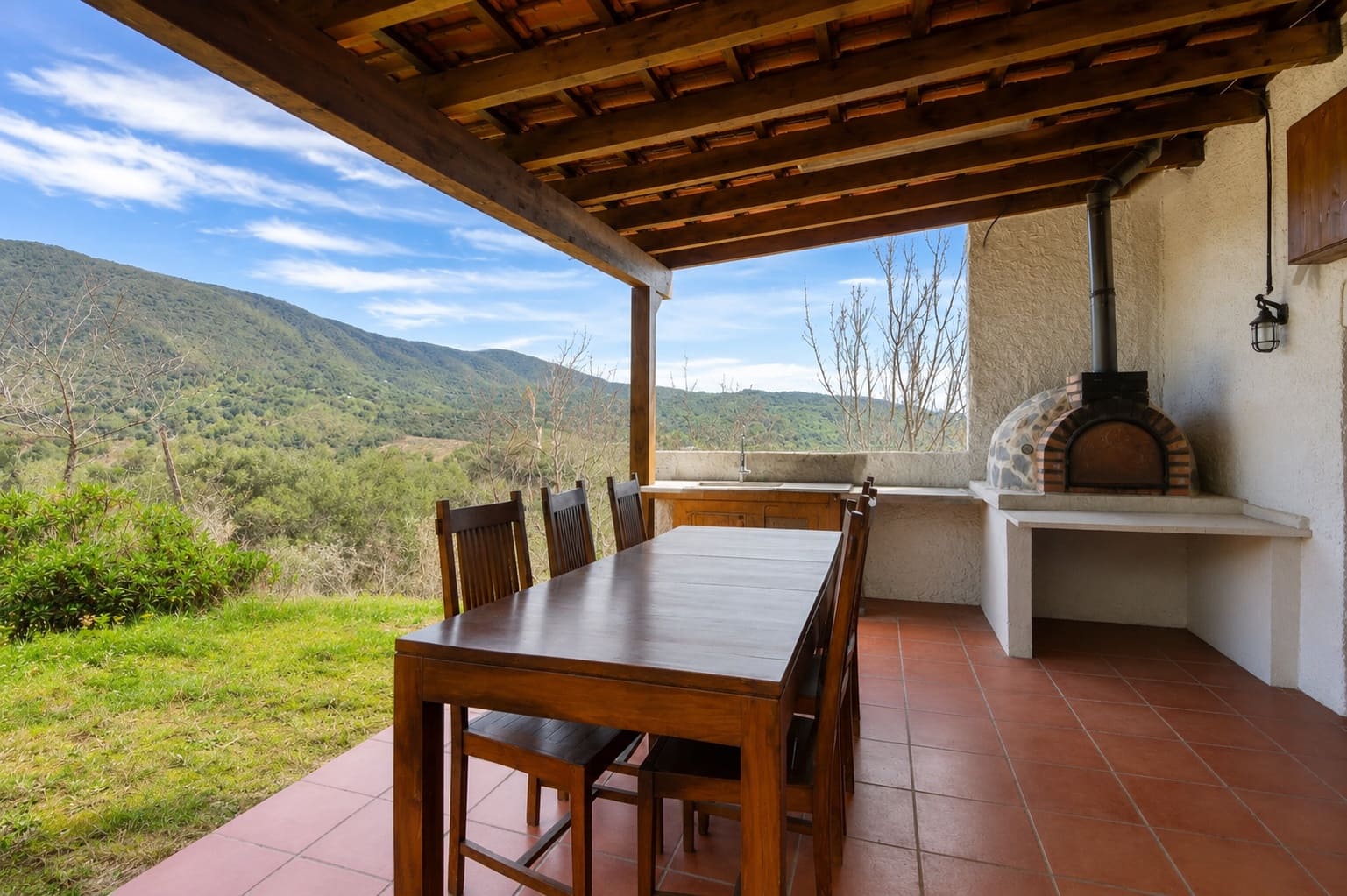 12 bedroom Townhouse for holiday rental in Sant Iscle de Vallalta with pool garage - € 1,600 (Ref: 10111243)