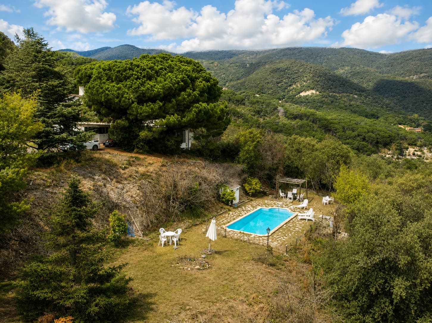 12 bedroom Townhouse for holiday rental in Sant Iscle de Vallalta with pool garage - € 1,600 (Ref: 10111243)