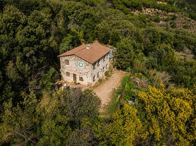 16 quarto Quinta/Casa Rural para venda em Sant Iscle de Vallalta com piscina garagem - 950 000 € (Ref: 10133405)