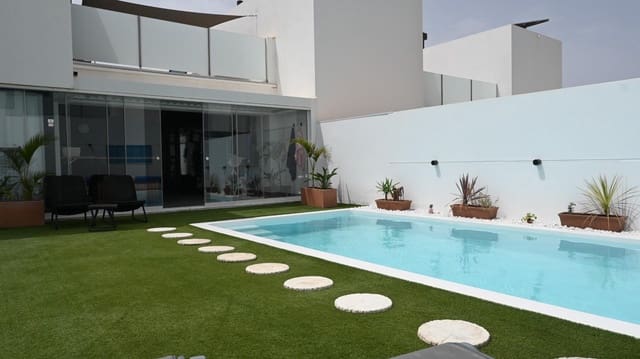 2 sovrum Radhus till salu i La Oliva med pool - 510 000 € (Ref: 10098366)