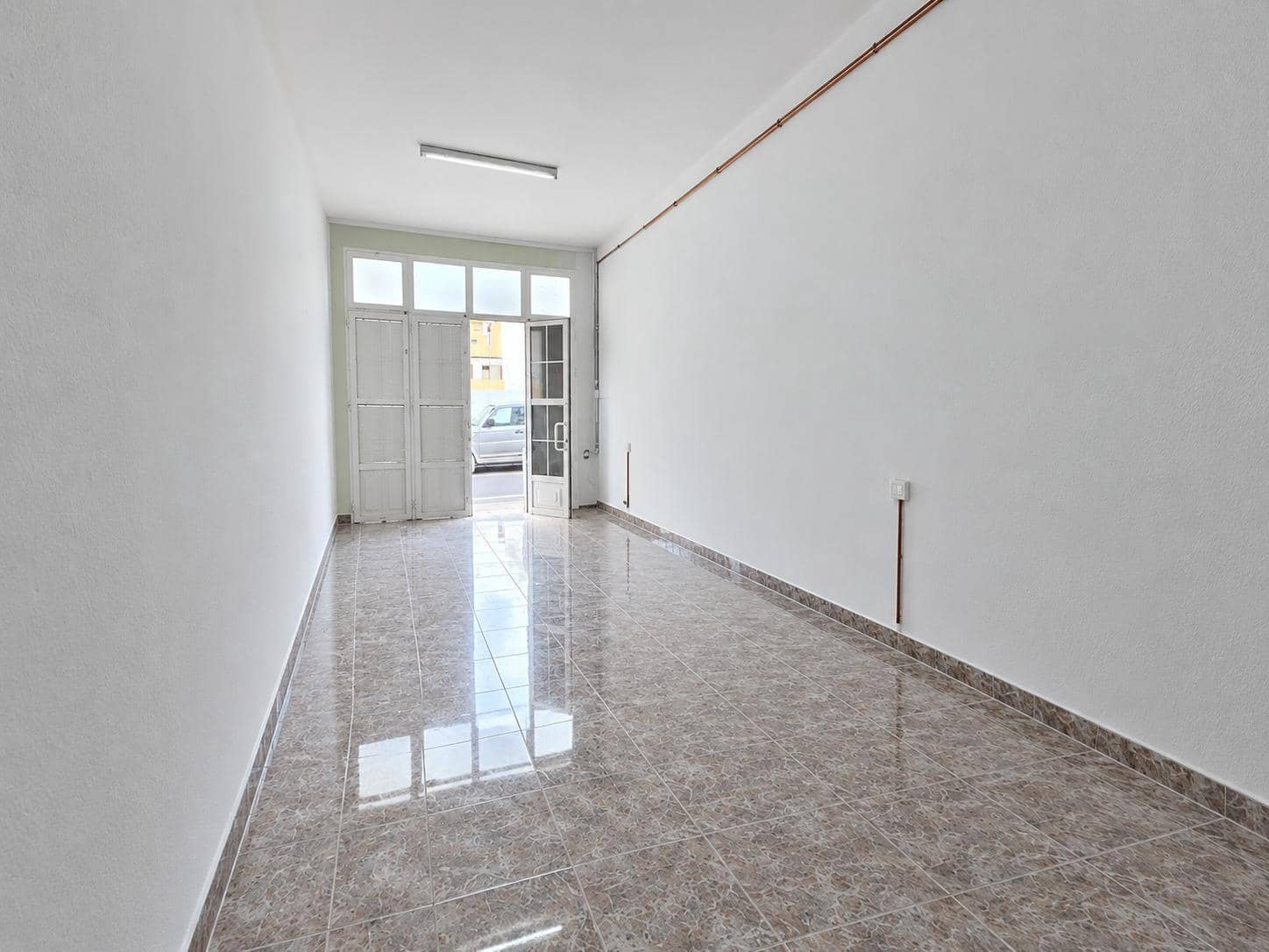 Commercial for sale in Puerto del Rosario - € 92,000 (Ref: 10131837)