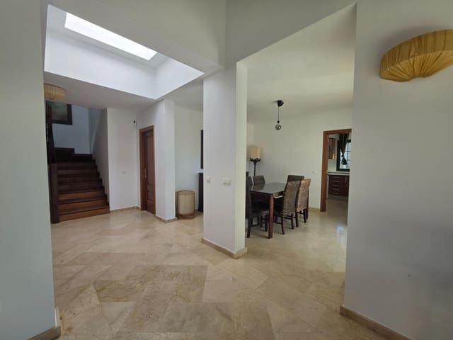 3 makuuhuone Huvila myytävänä paikassa La Oliva mukana uima-altaan - 460 000 € (Ref: 10159633)