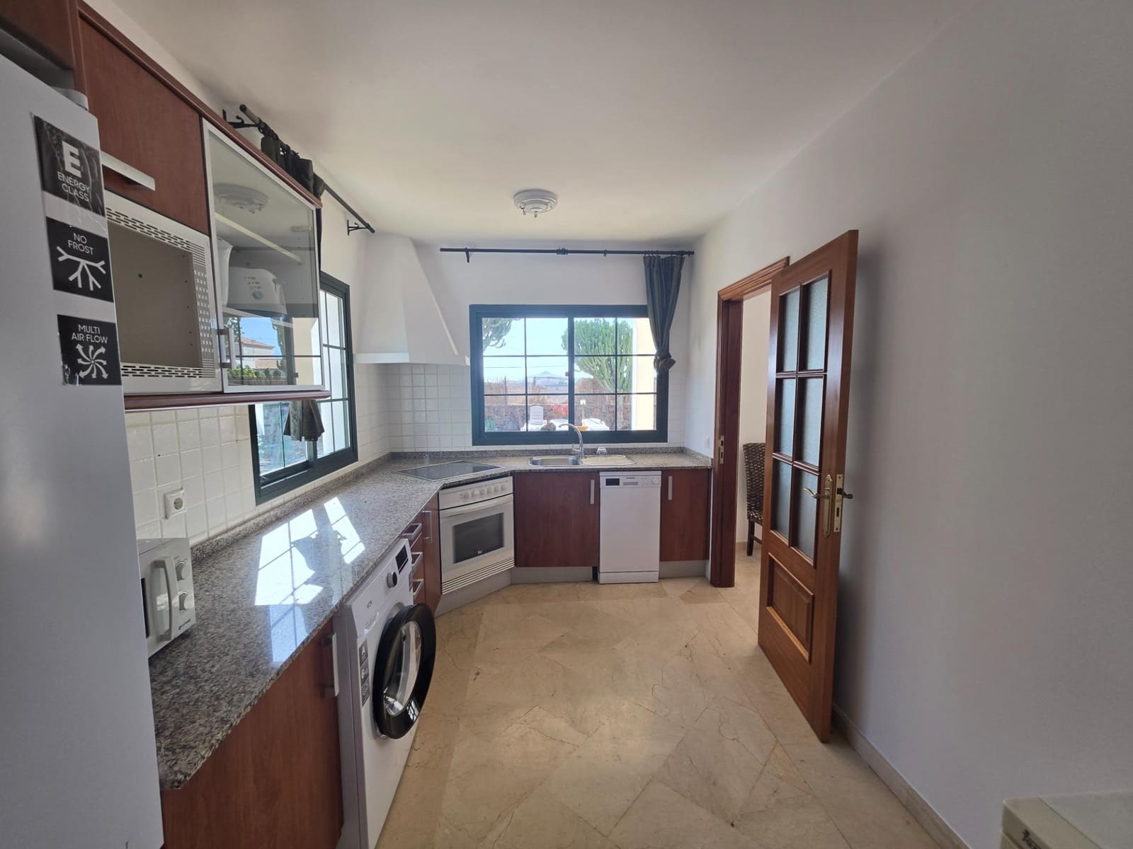 3 bedroom Villa for sale in La Oliva with pool - € 460,000 (Ref: 10159633)