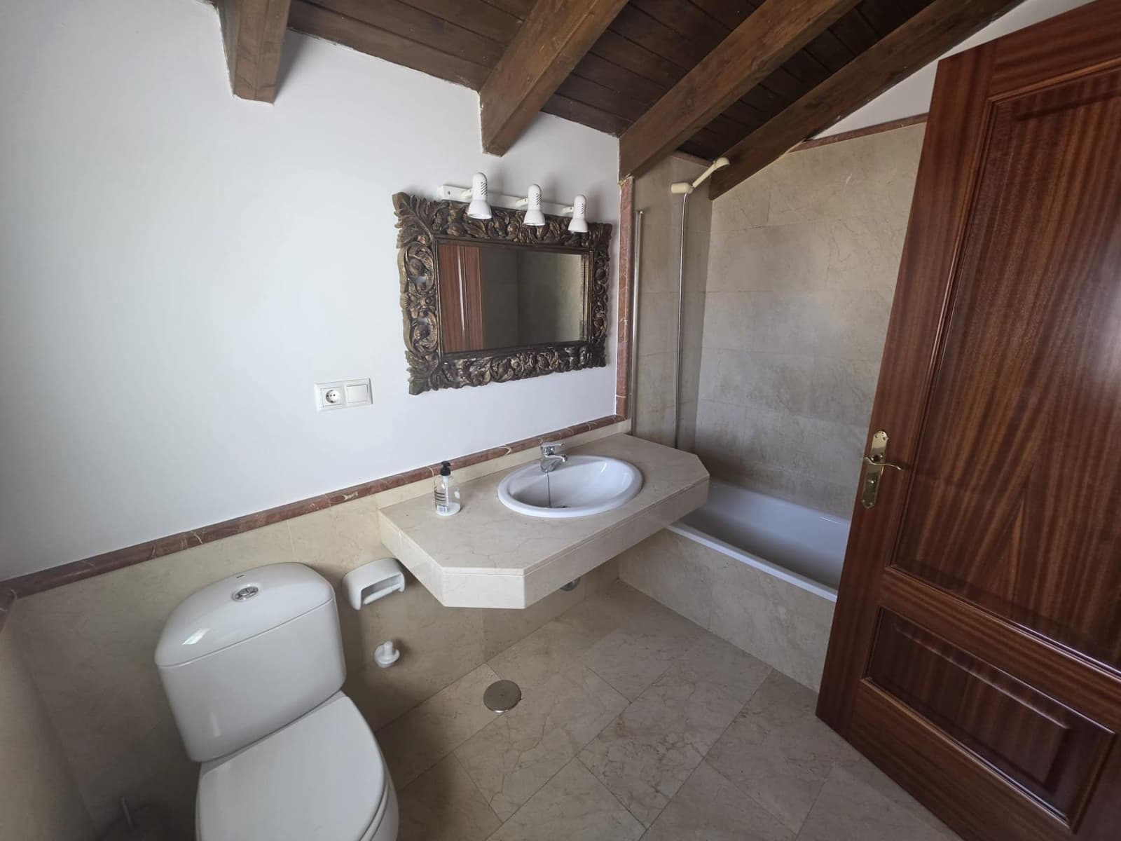 3 bedroom Villa for sale in La Oliva with pool - € 460,000 (Ref: 10159633)