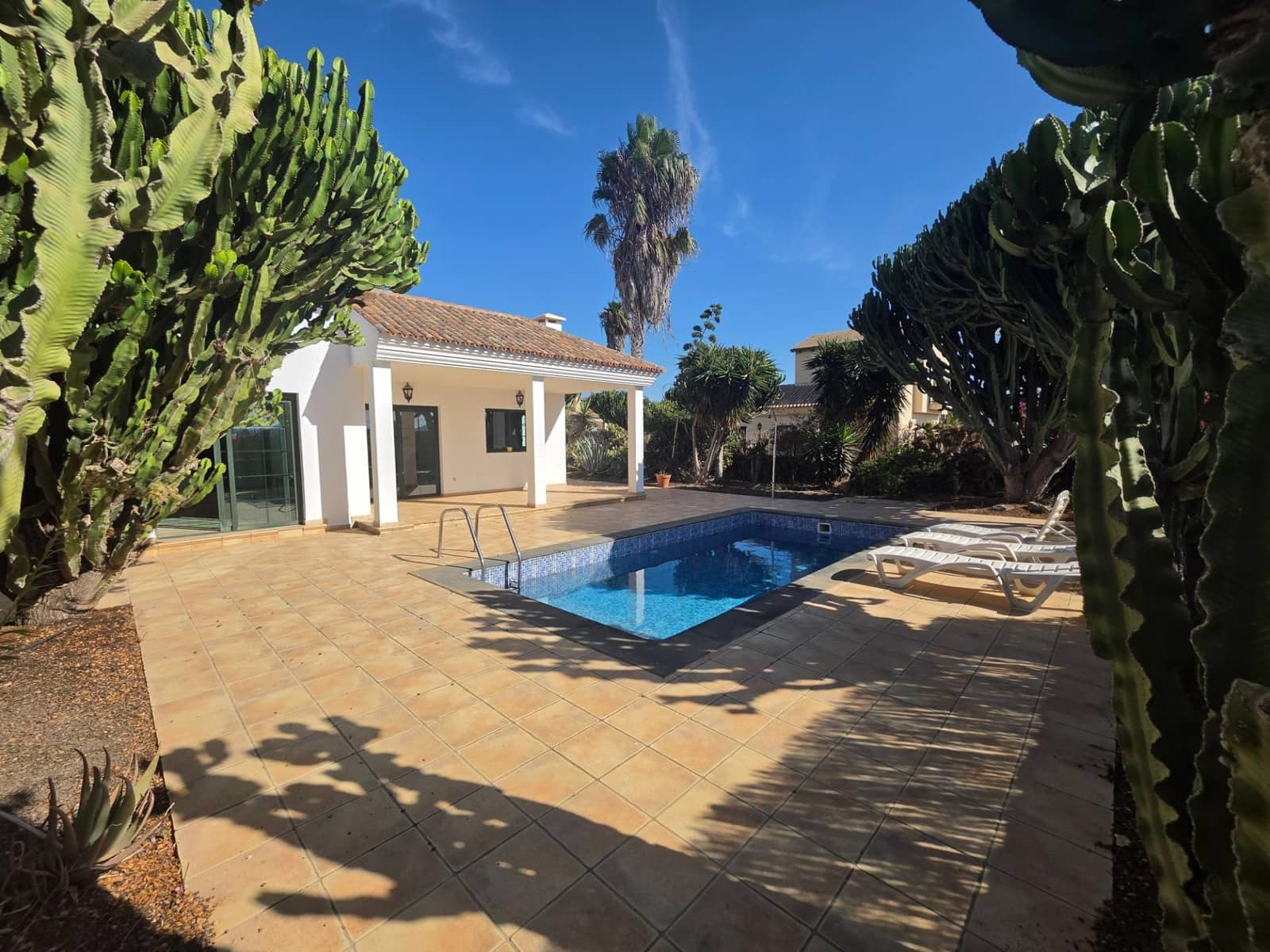 3 bedroom Villa for sale in La Oliva with pool - € 460,000 (Ref: 10159633)