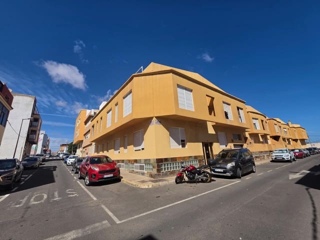 2 soveværelse Lejlighed til salg i Puerto del Rosario med garage - € 155.000 (Ref: 10168708)