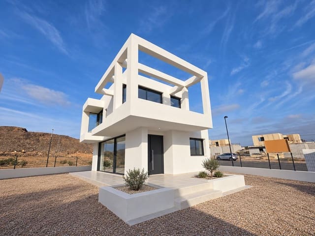 2 soveværelse Villa til salg i Corralejo, La Oliva med swimmingpool - € 650.000 (Ref: 10173886)