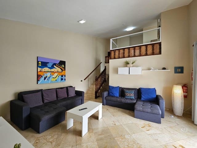 4 soveværelse Villa til salg i Corralejo, La Oliva med swimmingpool - € 890.000 (Ref: 8155170)