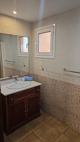 3 soveværelse Villa til salg i Corralejo, La Oliva med swimmingpool - € 475.000 (Ref: 8343264)