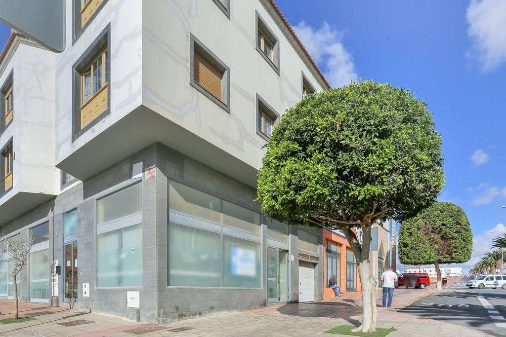 Kaupallinen myytävänä paikassa Puerto del Rosario - 195 000 € (Ref: 8362924)