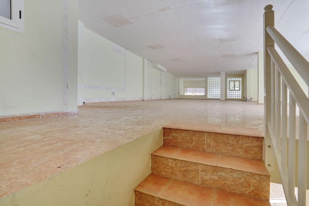 Kaupallinen myytävänä paikassa Puerto del Rosario - 195 000 € (Ref: 8362924)