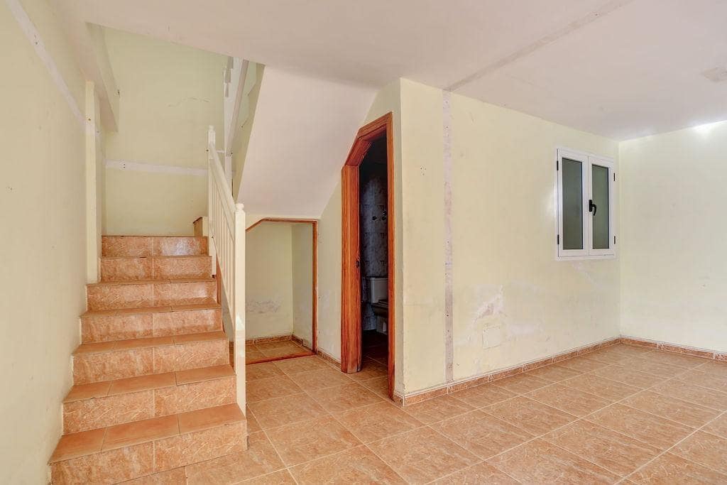 Kaupallinen myytävänä paikassa Puerto del Rosario - 195 000 € (Ref: 8362924)