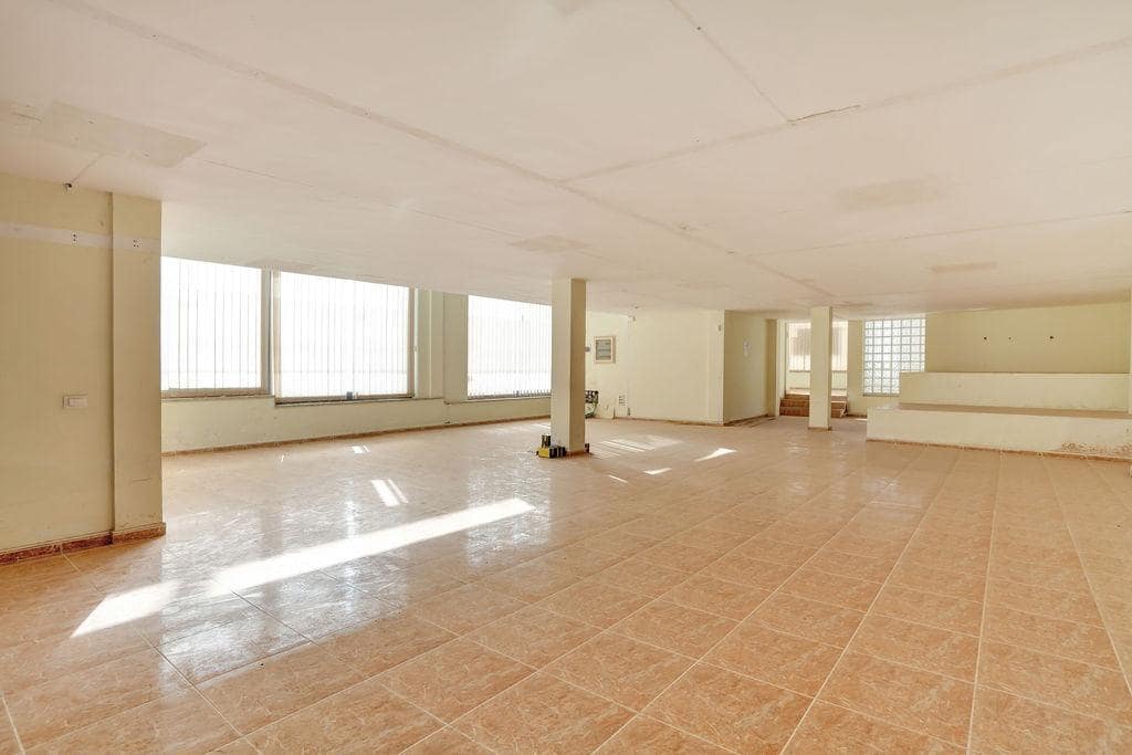 Kaupallinen myytävänä paikassa Puerto del Rosario - 195 000 € (Ref: 8362924)