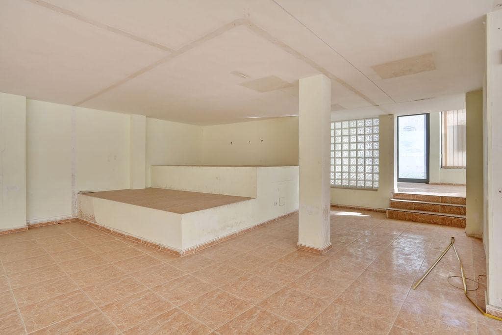 Kaupallinen myytävänä paikassa Puerto del Rosario - 195 000 € (Ref: 8362924)