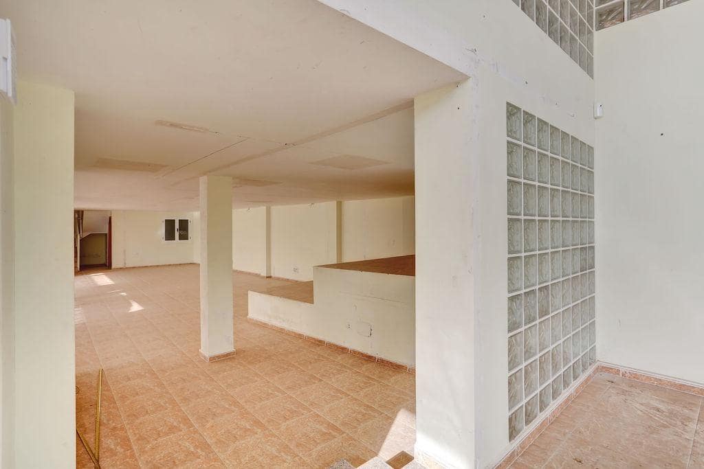 Kaupallinen myytävänä paikassa Puerto del Rosario - 195 000 € (Ref: 8362924)