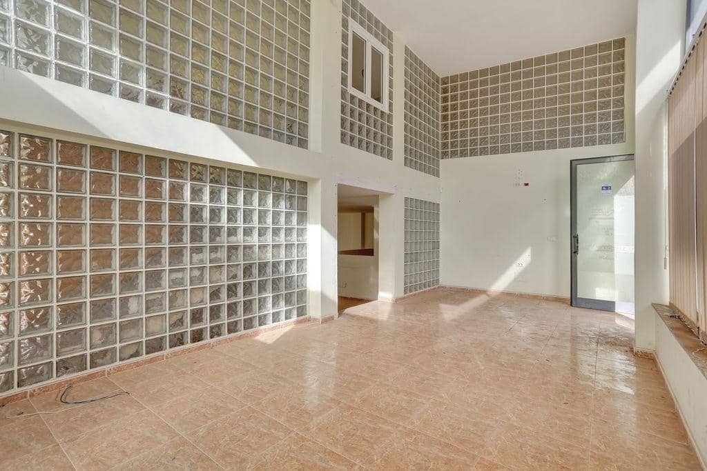 Kaupallinen myytävänä paikassa Puerto del Rosario - 195 000 € (Ref: 8362924)