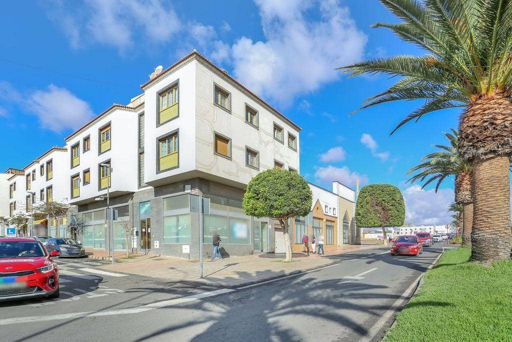 Kaupallinen myytävänä paikassa Puerto del Rosario - 195 000 € (Ref: 8362924)