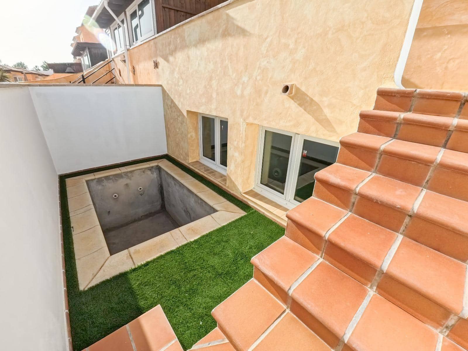 3 soveværelse Rækkehus til salg i Corralejo med swimmingpool - € 480.000 (Ref: 8670670)