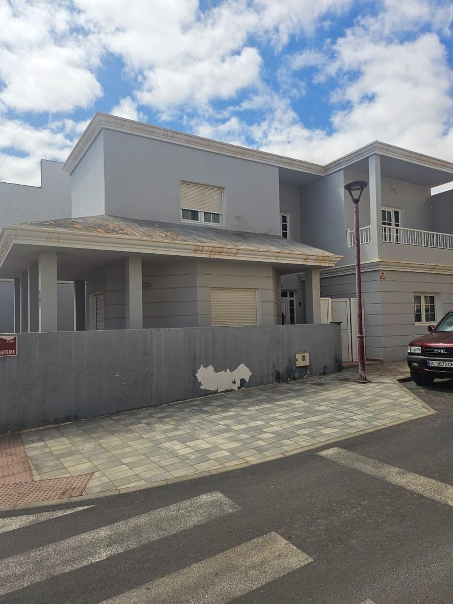 2 slaapkamer Villa te koop in Puerto del Rosario - € 312.000 (Ref: 8894871)