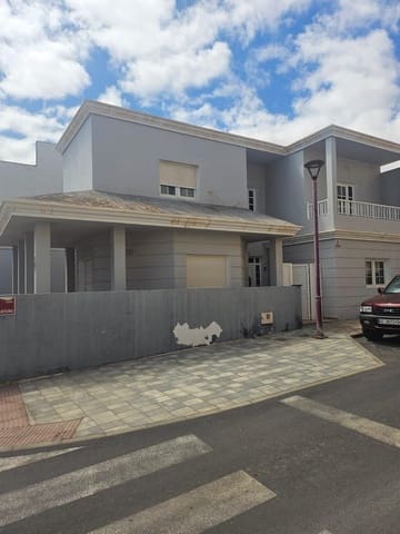 2 slaapkamer Villa te koop in Puerto del Rosario - € 312.000 (Ref: 8894871)