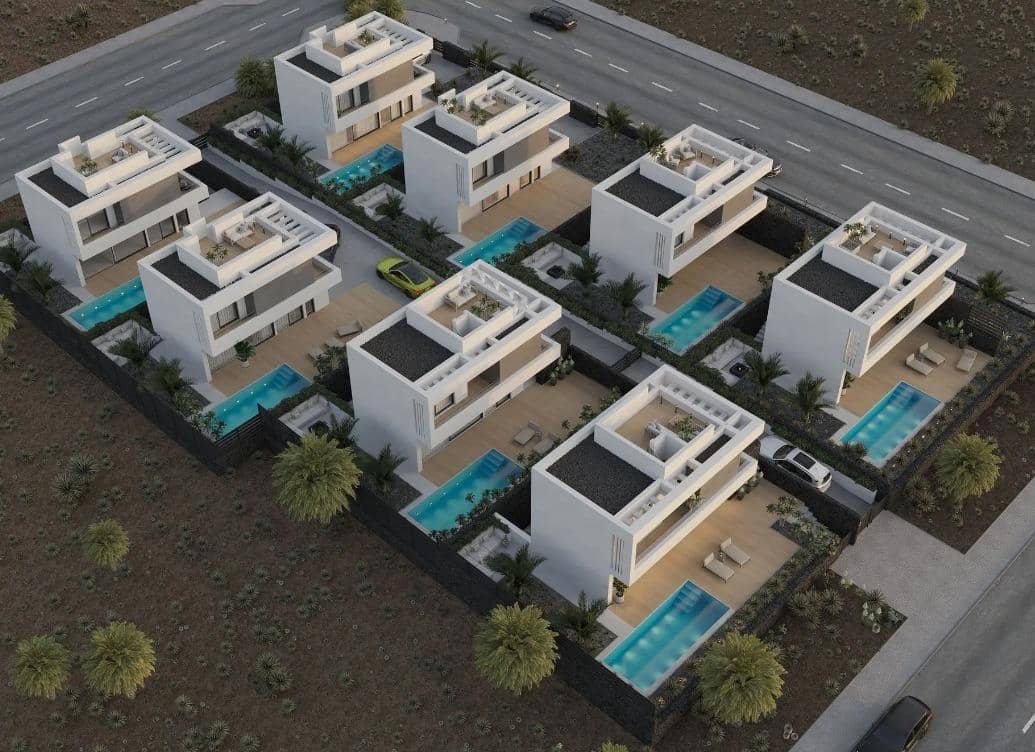 2 soveværelse Villa til salg i Corralejo med swimmingpool - € 660.000 (Ref: 8968588)