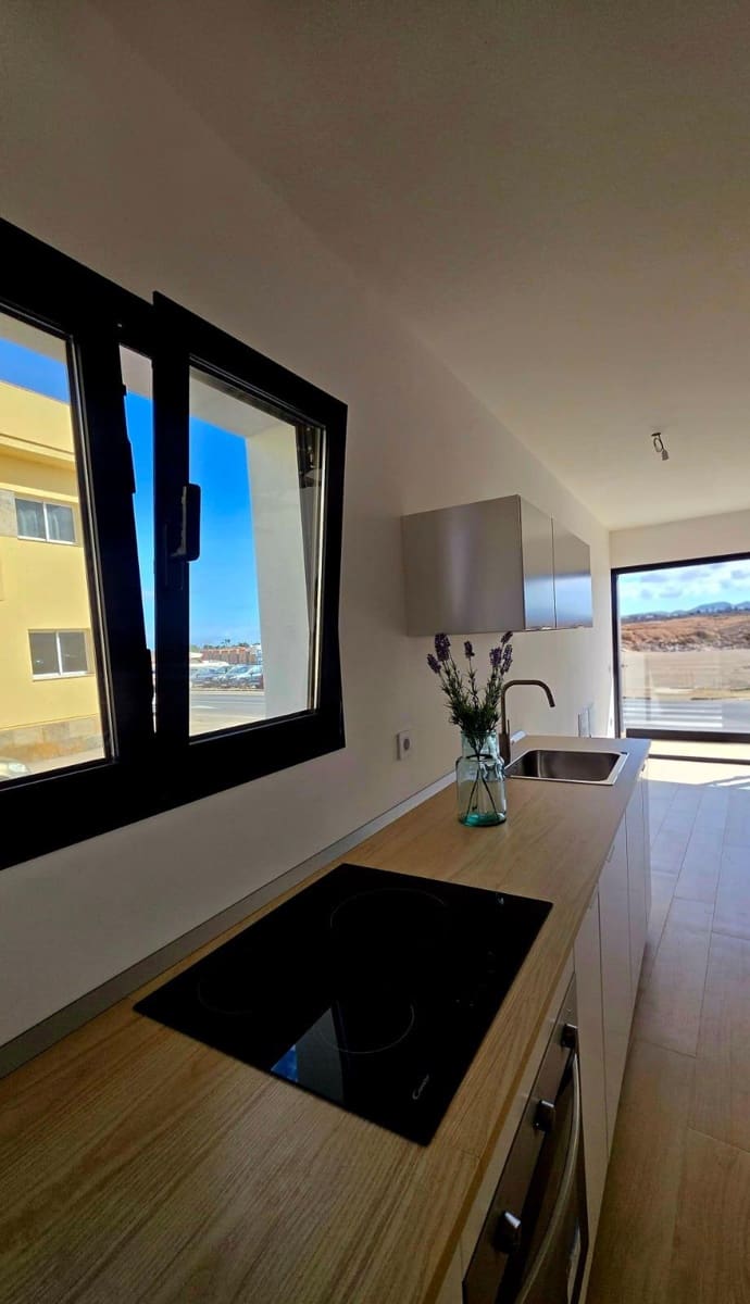 2 soveværelse Lejlighed til salg i El Cotillo - € 295.000 (Ref: 8999303)