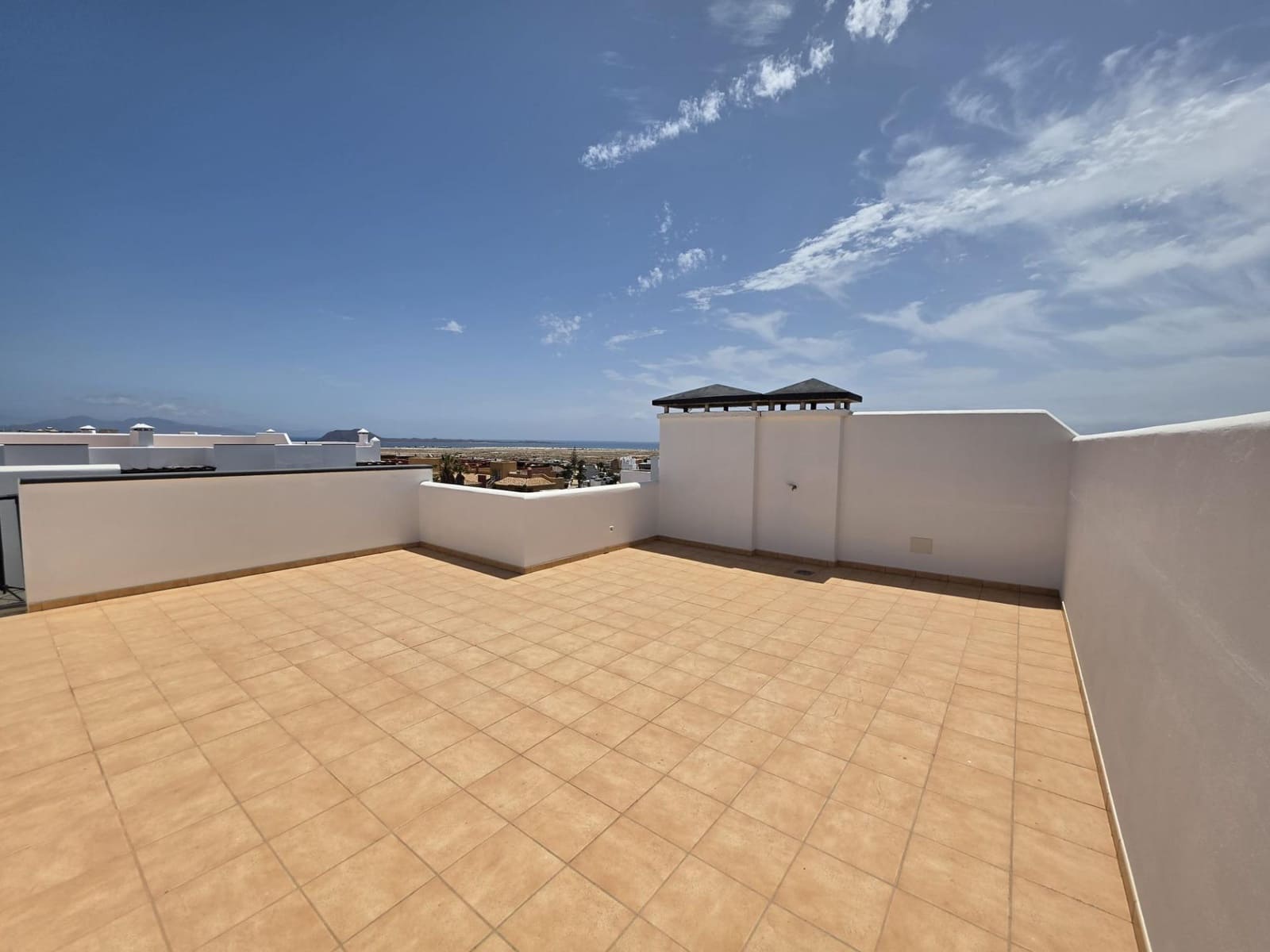 2 bedroom Penthouse for sale in Corralejo with pool - € 295,460 (Ref: 9341411)