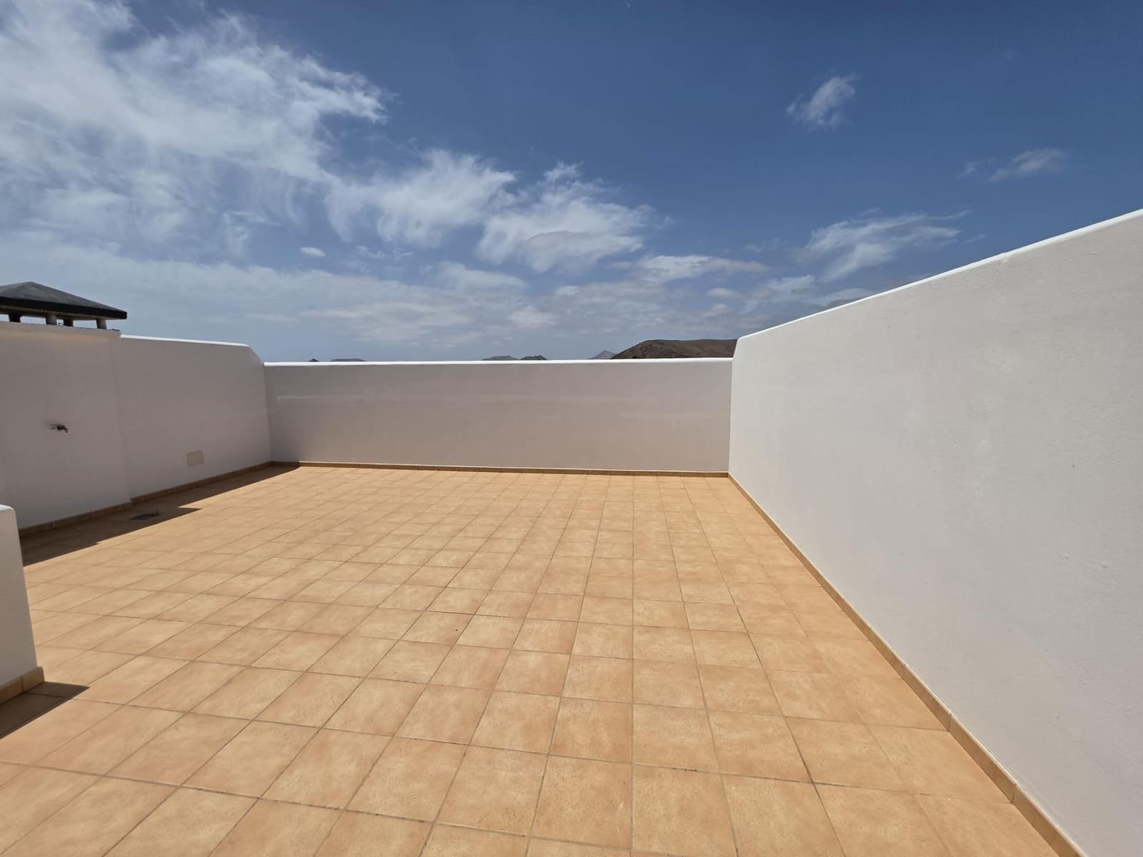 2 bedroom Penthouse for sale in Corralejo with pool - € 295,460 (Ref: 9341411)