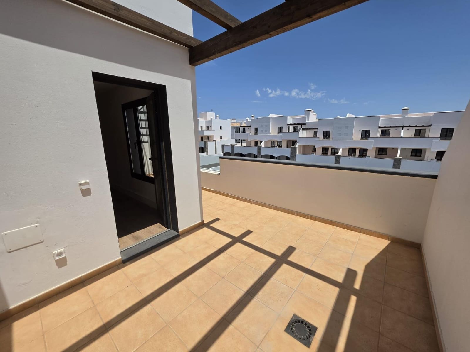 2 bedroom Penthouse for sale in Corralejo with pool - € 295,460 (Ref: 9341411)