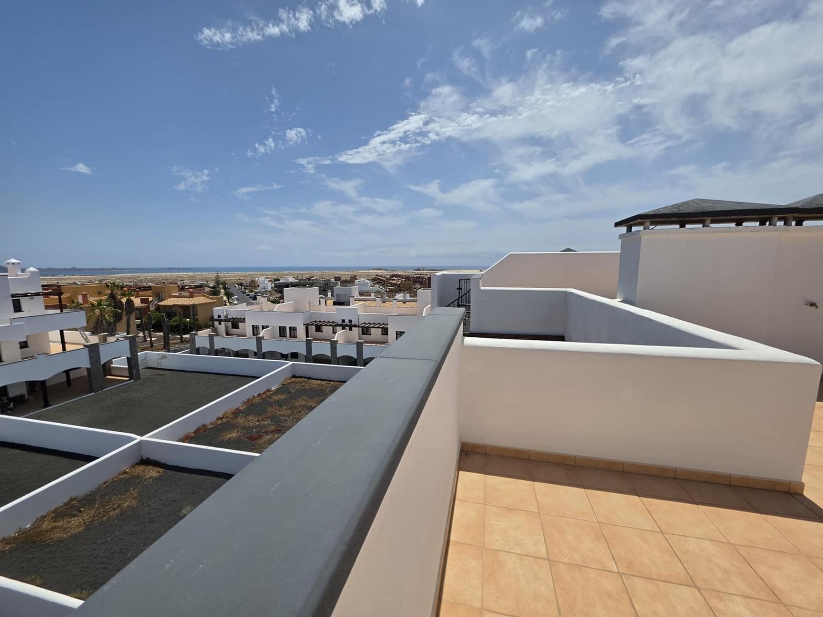 2 bedroom Penthouse for sale in Corralejo with pool - € 295,460 (Ref: 9341411)