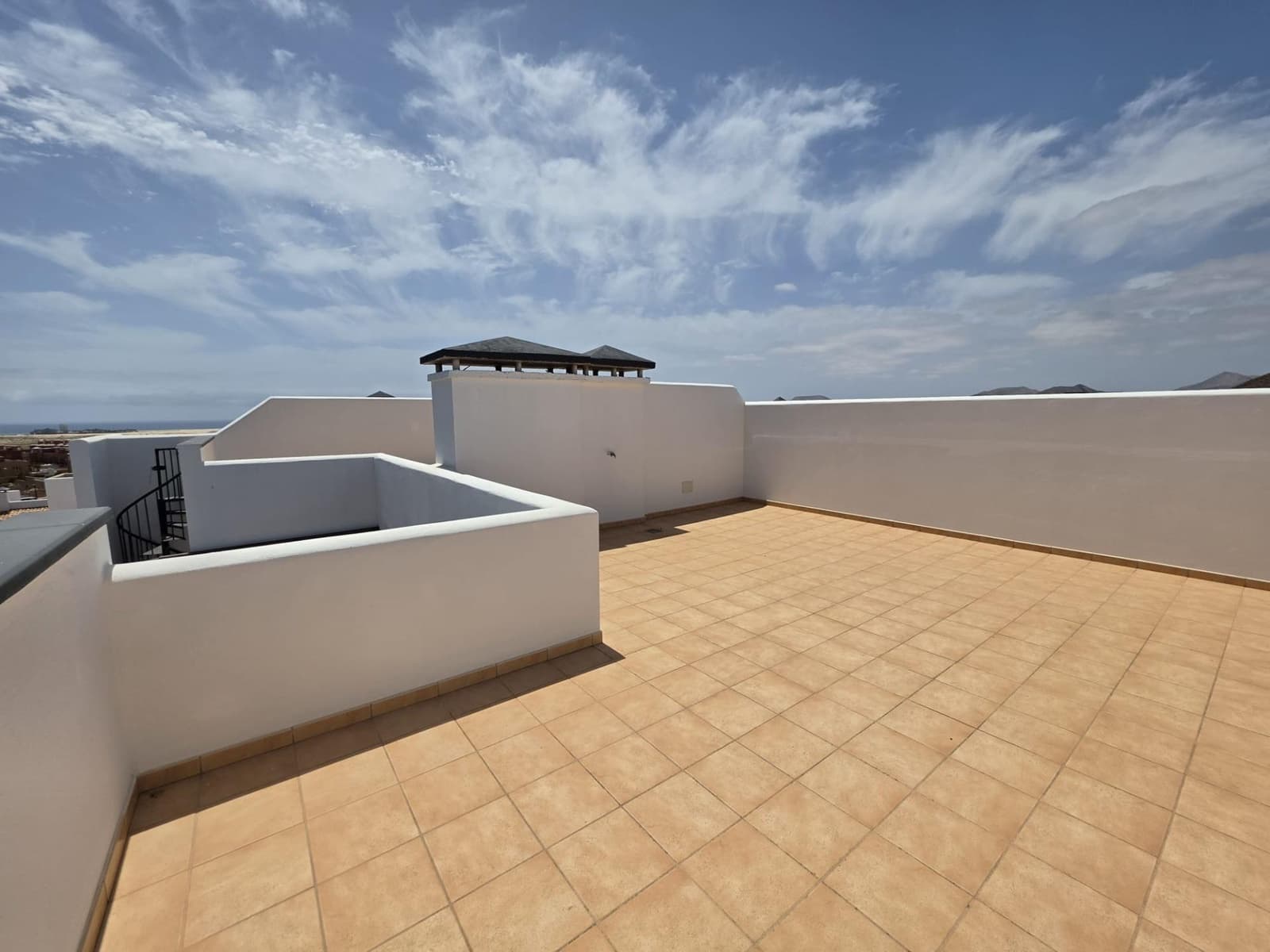 2 bedroom Penthouse for sale in Corralejo with pool - € 295,460 (Ref: 9341411)