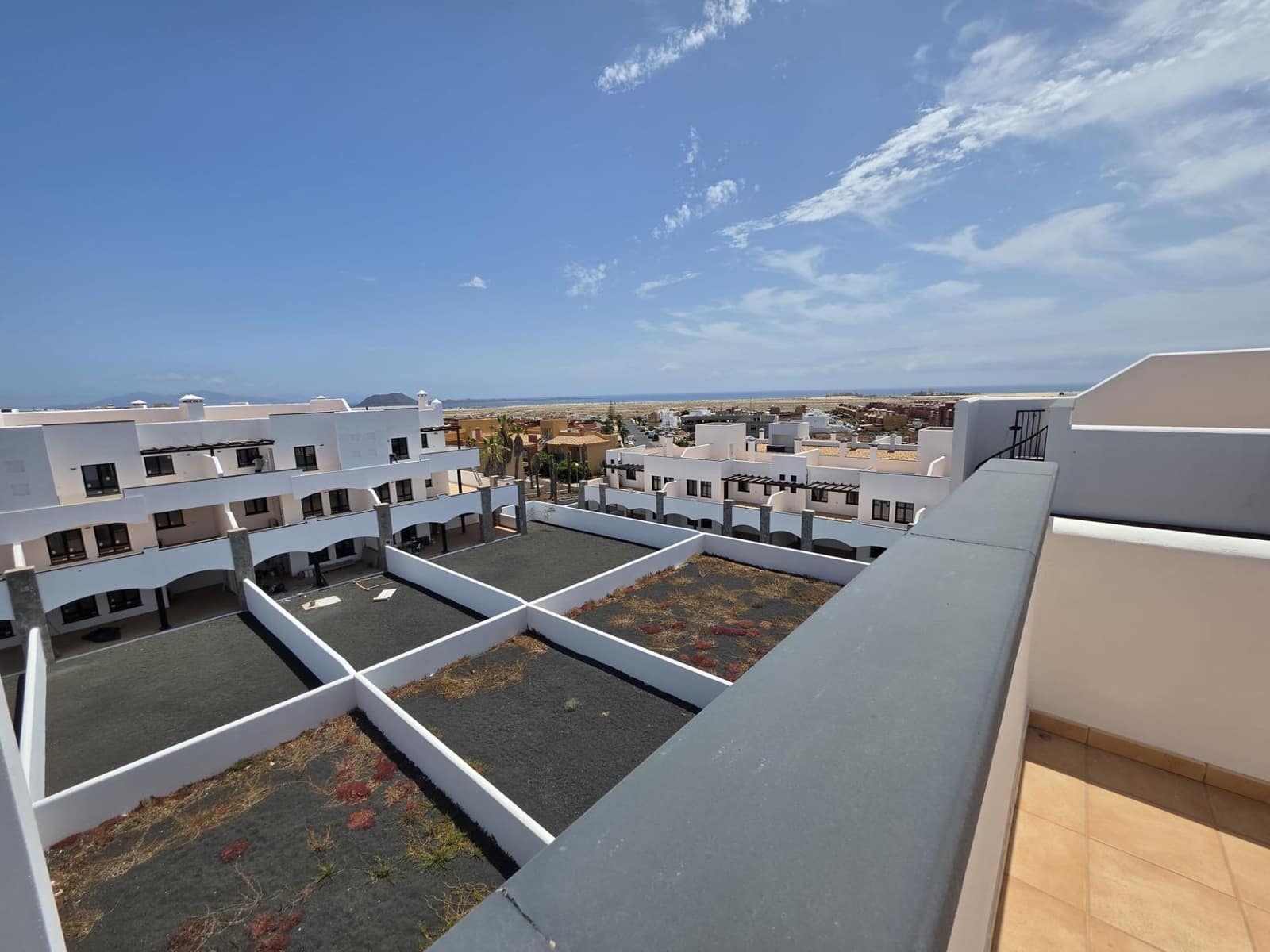 2 bedroom Penthouse for sale in Corralejo with pool - € 295,460 (Ref: 9341411)