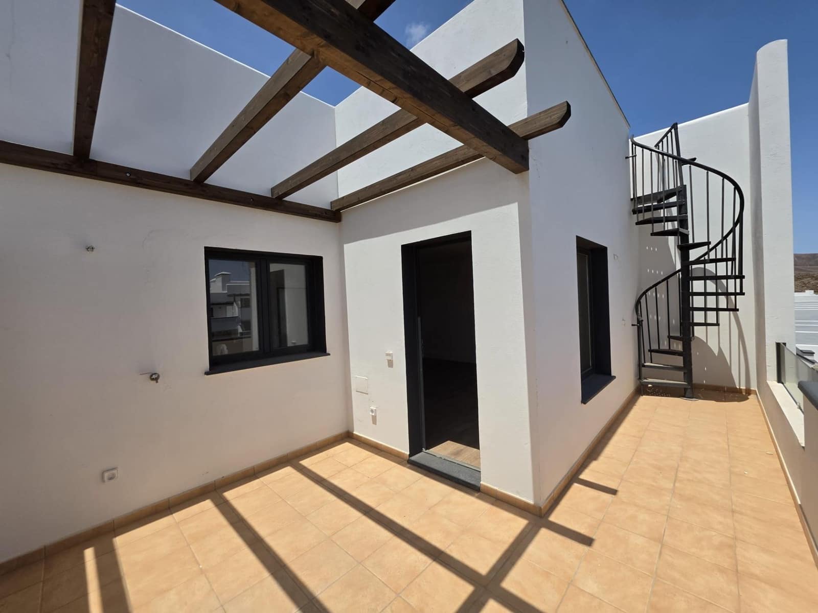 2 bedroom Penthouse for sale in Corralejo with pool - € 295,460 (Ref: 9341411)