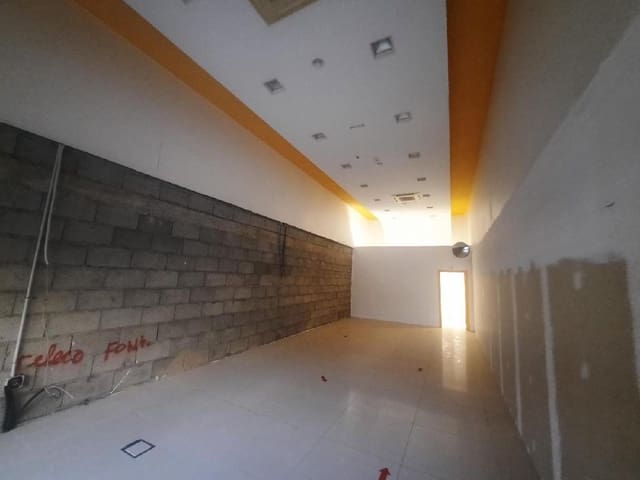 Kommersiell til salgs i Corralejo, La Oliva - € 324 000 (Ref: 9422322)