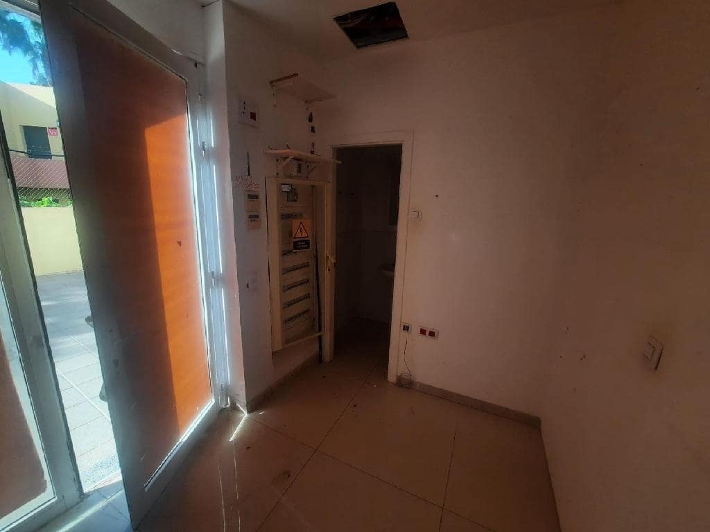 Commercial for sale in Corralejo - € 324,000 (Ref: 9422322)
