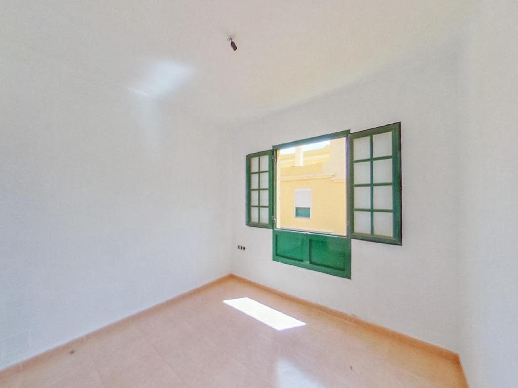 3 bedroom Apartment for sale in Puerto del Rosario with garage - € 200,000 (Ref: 9422323)