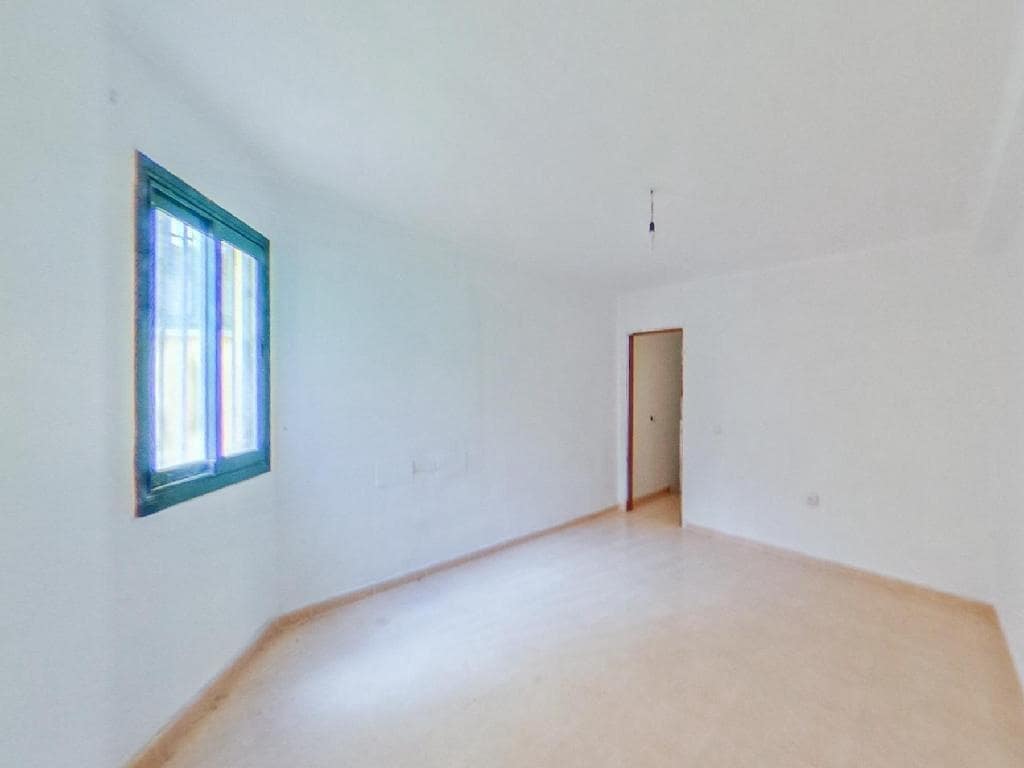 3 bedroom Apartment for sale in Puerto del Rosario with garage - € 200,000 (Ref: 9422323)