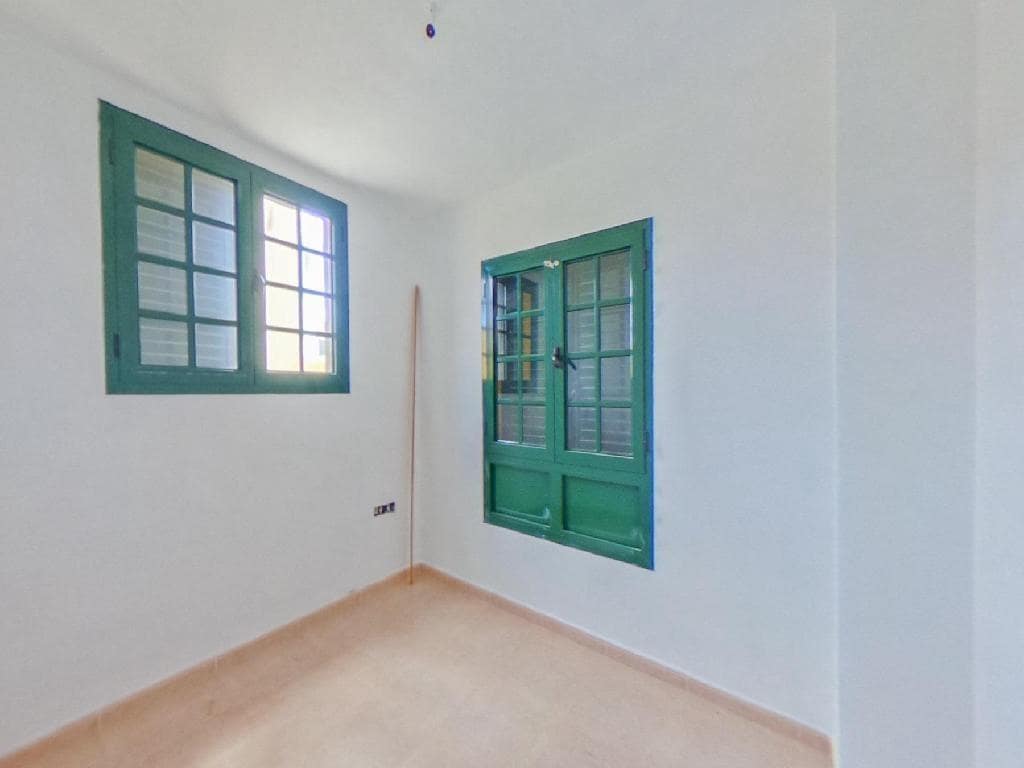 3 bedroom Apartment for sale in Puerto del Rosario with garage - € 200,000 (Ref: 9422323)